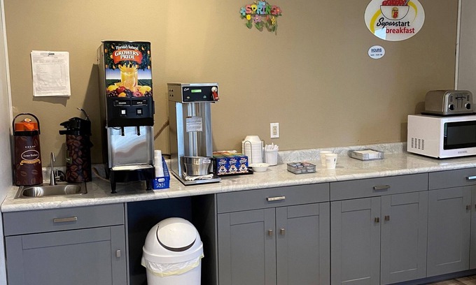 Cresco Hotel | Super 8 by Wyndham Cresco IA