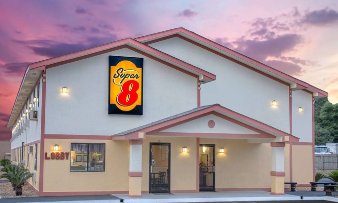 Douglas Hotel | Super 8 by Wyndham Douglas