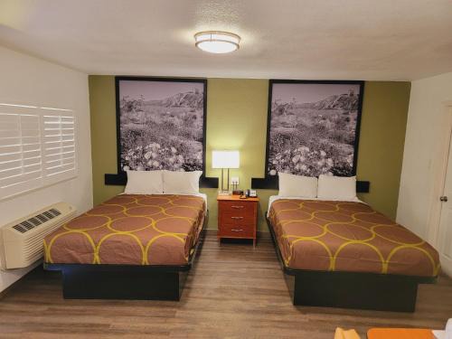 El Centro Hotel | Super 8 by Wyndham El Centro North