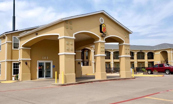Forney Hotel | Super 8 by Wyndham Forney/East Dallas