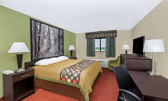 Grinnell Hotel | Super 8 by Wyndham Grinnell IA