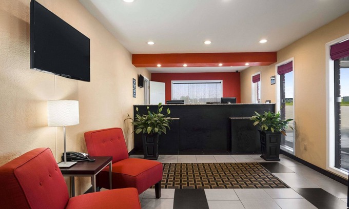 Henryetta Hotel | Super 8 by Wyndham Henryetta