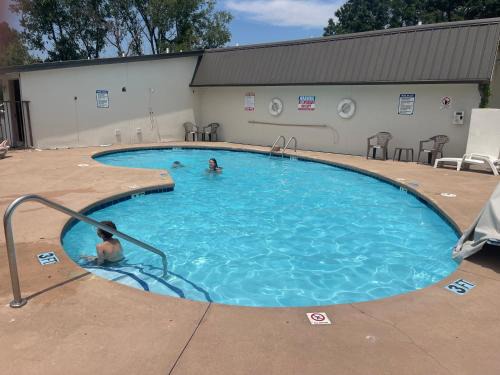 Monroe Hotel | Super 8 by Wyndham Monroe