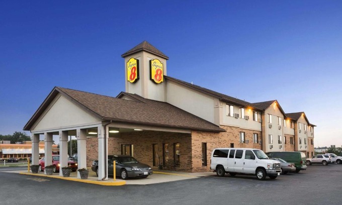 Mount Vernon Hotel | Super 8 by Wyndham Mount Vernon, IL