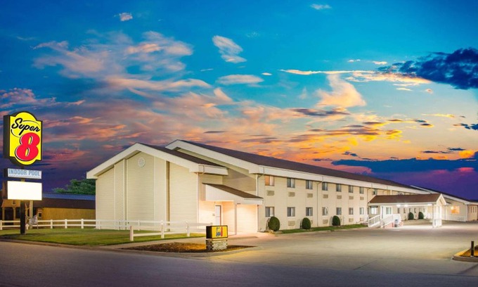 Nevada Hotel | Super 8 by Wyndham Nevada