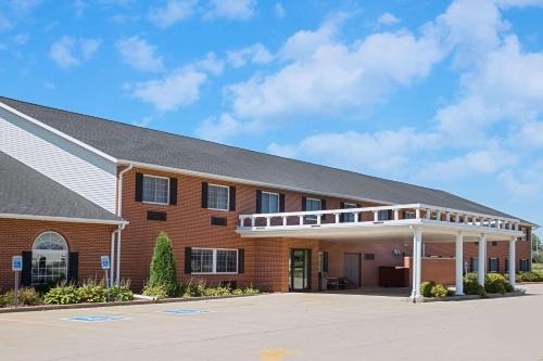 New Hampton Hotel | Super 8 by Wyndham New Hampton