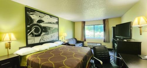 Newton Hotel | Super 8 by Wyndham Newton