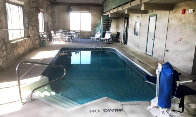 Petoskey Hotel | Super 8 by Wyndham Petoskey