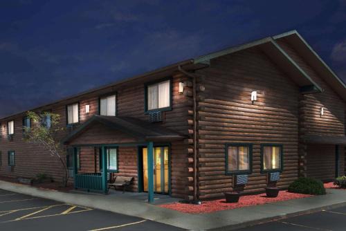 North Lake George Hotel | Super 8 by Wyndham Ticonderoga