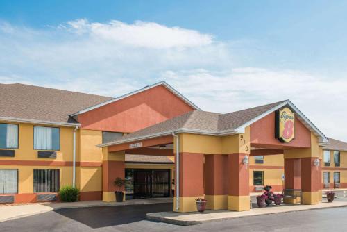 Troy Hotel | Super 8 by Wyndham Troy IL/St. Louis Area