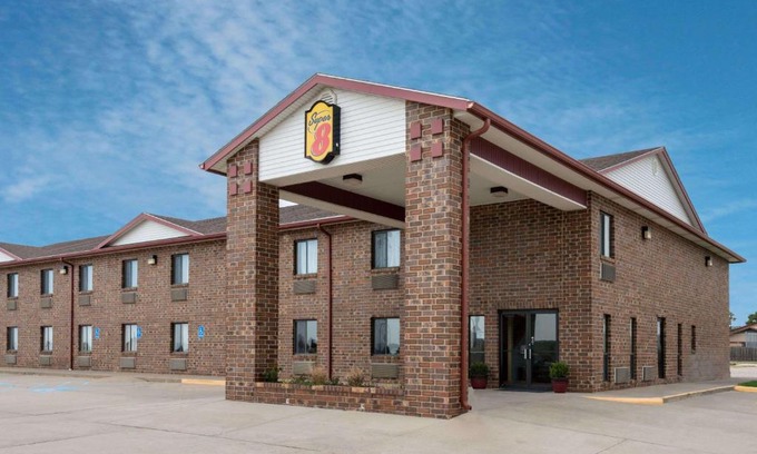 Wa Keeney Hotel | Super 8 by Wyndham Wakeeney