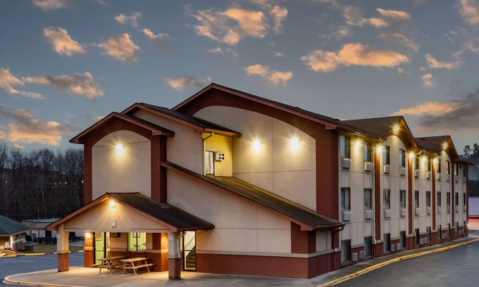 Waynesburg Hotel | Super 8 by Wyndham Waynesburg