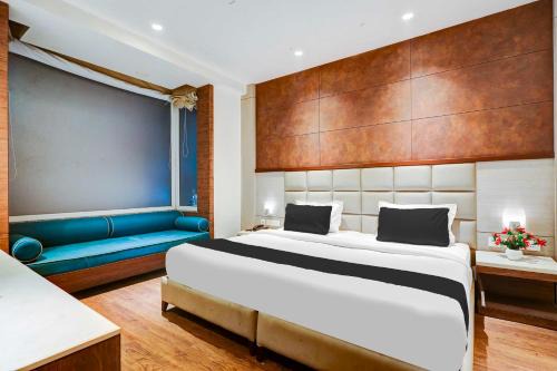 Chhatarpur Hotel | Super Collection O Chhatarpur Near Metro Park