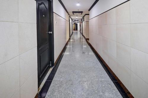 Bangalore City Center Hotel | Super Collection O Sabharwal Residency Near Lalbagh Botanical Garden
