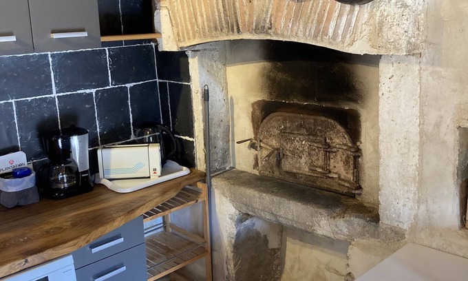 Champs-Romain House | Super Cosy one bedroom house 20 minutes from Brantome