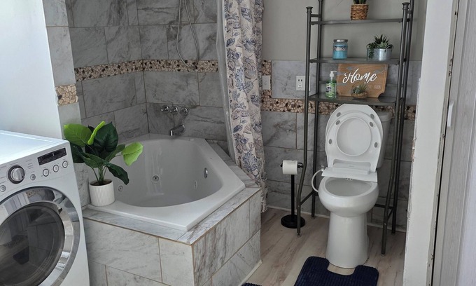 Lorain House | super cozy 4-bedroom house in Lorain newly remodeled close to lake.