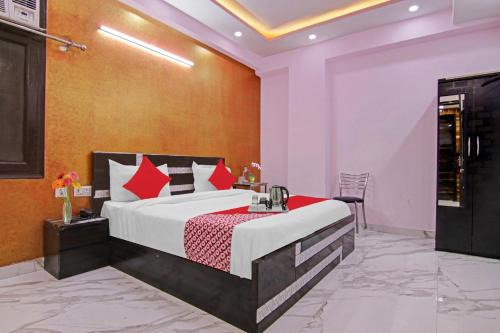 Indirapuram Hotel | Super Hotel O Rishabh Inn