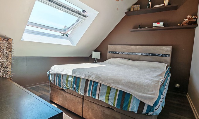 Le Perray-en-Yvelines Apartment | Super large old beam apartment with double living room