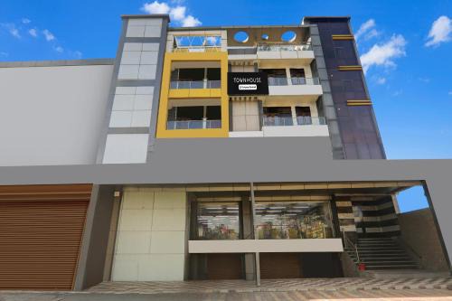 Kalyanpur Hotel | Super Townhouse Awas Vikas Kalyanpur