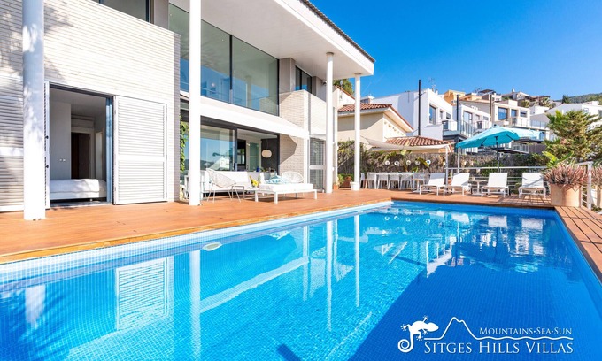 Quint Mar Villa | Super Villa Oasis Fab Sea & Sitges View with A/C