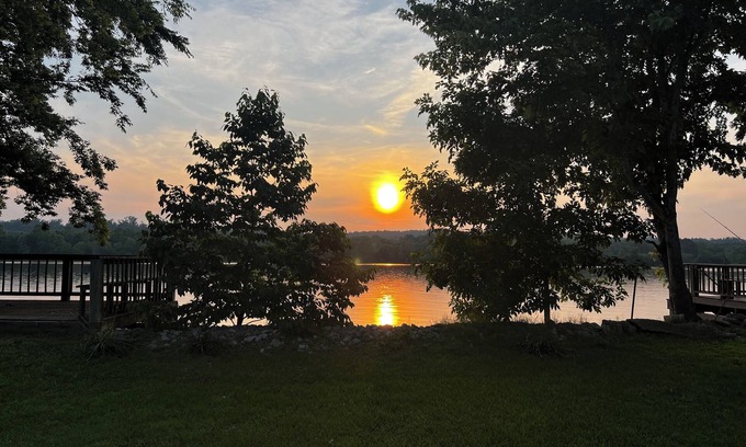 Lobelville House | Superb 2-bedroom house on the Tennessee River.