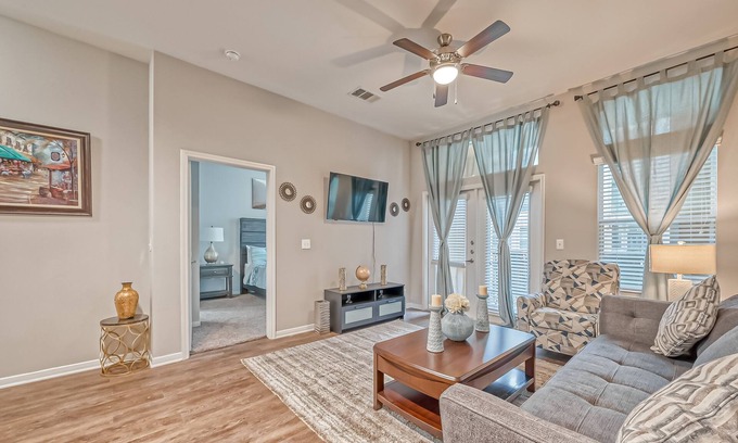 South Main Apartment | Superb 2Bed 2Bath W Pool View N NRG Med Ctr Area