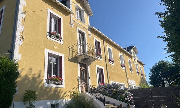 Saint-Pierre-de-Frugie House | Superb 4 Bedroom House, sleeping up to 6 Adults and 4 Children, fully equipped.
