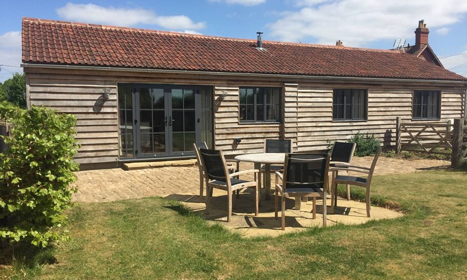 South Wraxall House | Superb converted Old Dairy, spacious, well equipped in quiet rural location