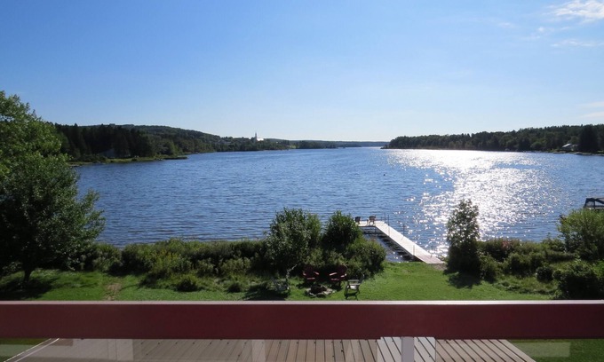 Lac-Etchemin House | SUPERB LAKEFRONT PROPERTY AND IDYLLIC SETTING FOR A MEMORABLE STAY