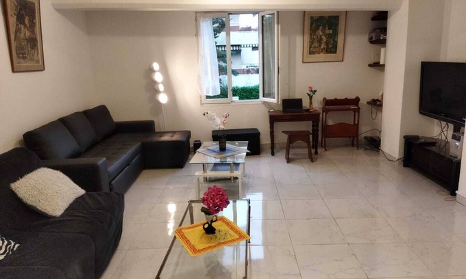 Carnot Apartment | Superb, quiet, comfortable studio 15 minutes' walk from Croisette
