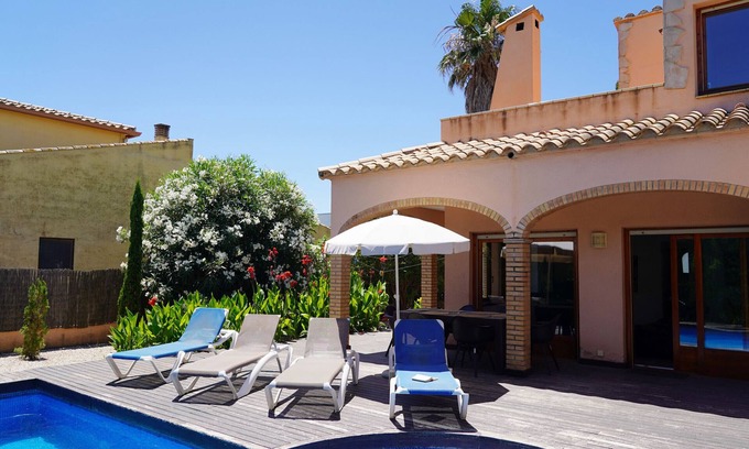 Sant Pere Pescador Villa | Superb villa near sandy beach Sant Pere Pescador