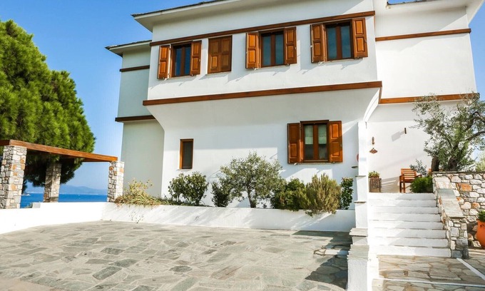 Koukounaries Villa | Superb Villa with stunning views