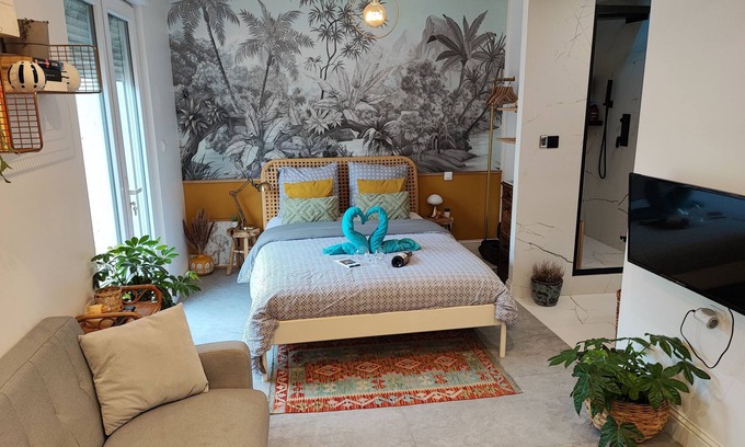Bron Apartment | Superbe appartement avec jacuzzi avec jardin privé