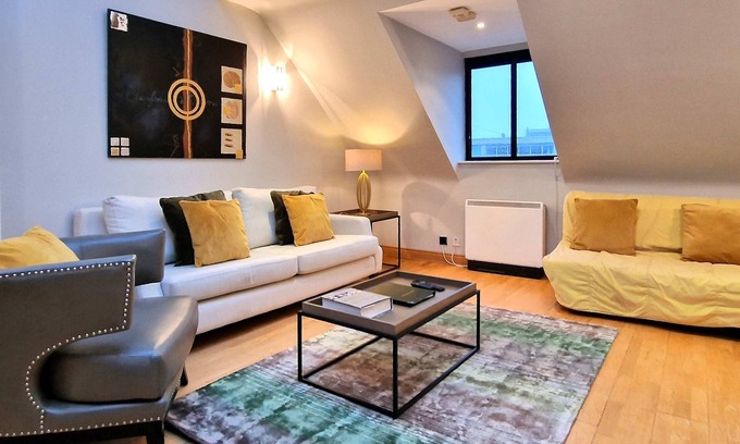 Grand Canal Dock House | Superbly located! Bright and Airy Mews.