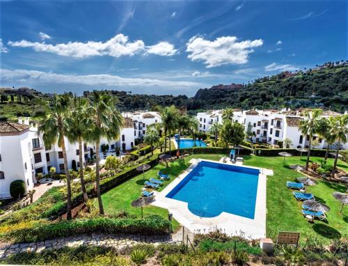 Benahavis Apartment | Superior 3BR GolfLA Apartment Minutes from Puerto Banus & Marbella