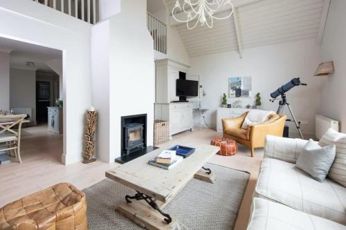 West Wittering House | Superior house for 6 near beach w parking garden