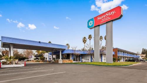 Woodlake Hotel | SureStay Plus Hotel by Best Western Sacramento Cal Expo
