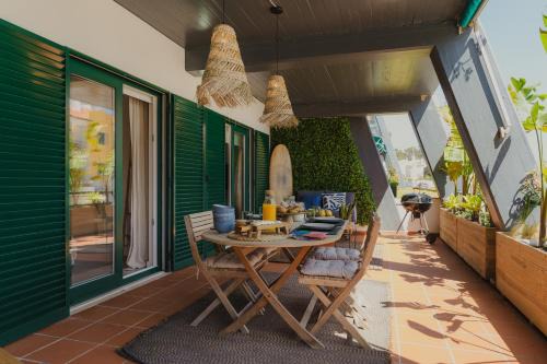Pedra do Ouro Apartment | Surf GuestHouse - 7min walk to the beach