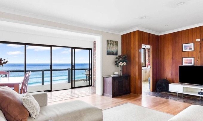 Manyana House | Surfers Retreat with access to the beach
