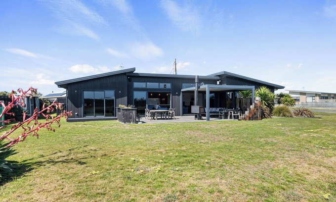 Himatangi Beach House | Surfing Fox - Foxton Beach Holiday Home
