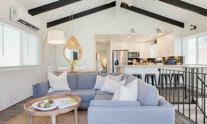 Bouvet Island Apartment | Surfrider II by AvantStay | Walk to the Beach + Balcony
