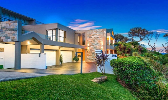 Forresters Beach House | SURFSIDE 65 AT FORRESTERS BEACH - UNINTERRUPTED VIEWS WITH SOLAR HEATED POOL AND HOT JET- SPA