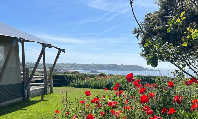 Les Clos Landais Cabin | Sustainable Coastal Retreat: Luxury Glamping Safari Tent - Sleeps 6!