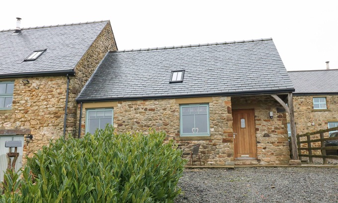 Trimdon Station Cottage | SUTTON NEWBOLD COTTAGE, romantic, with a garden in Wheatley Hill
