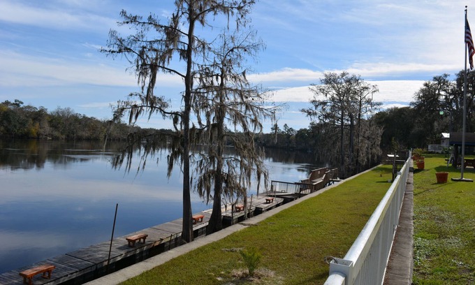 Old Town Hotel | Suwannee Gables Motel and Marina