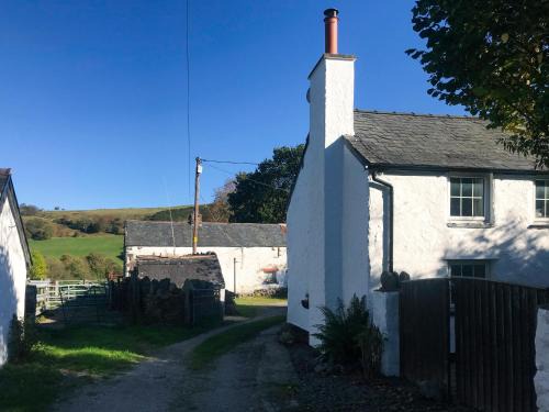 Llangernyw House | Swallow Cottage - A Cosy Retreat Near Snowdonia and the Coast