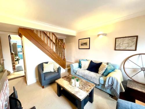 Emsworth House | Swan Cottage-cosy by the water