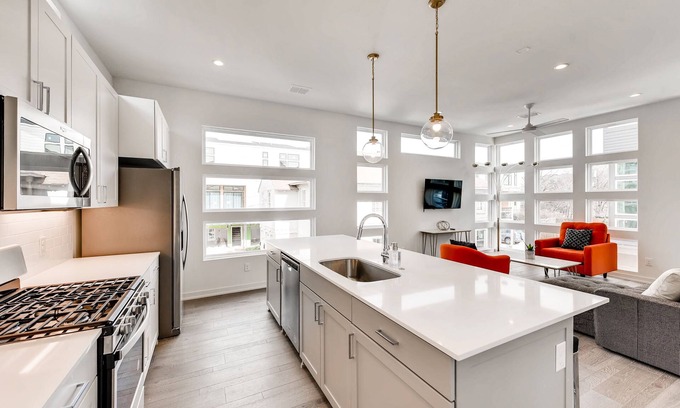 Knox - Henderson House | Swanky Modern and Bright home in Prime Location