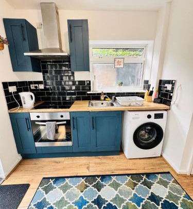 Cradley Heath House | SwankyHome4Groups n Contractors