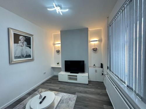 Castle House | Swansea Central 3BR Family & Group Stay